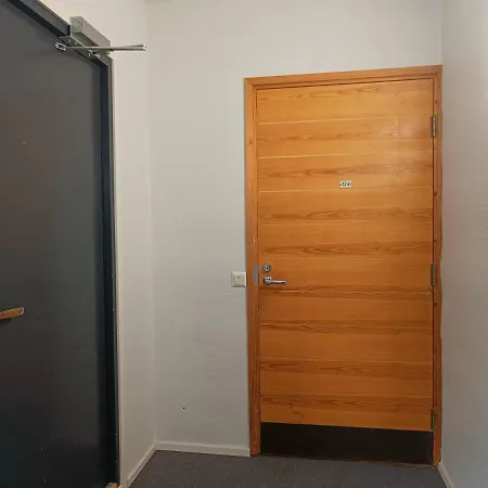 Naekoealahuoneisto 324 *