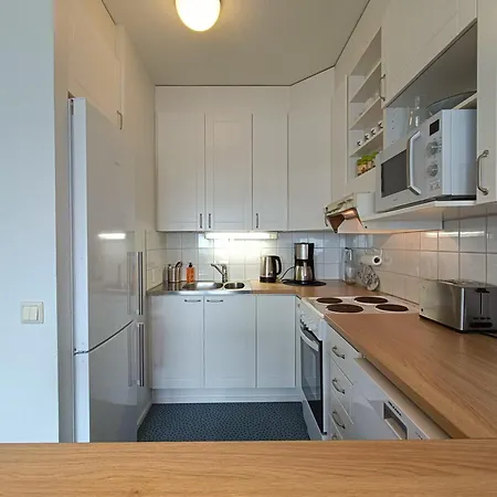 Naekoealahuoneisto 324 *