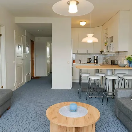 Naekoealahuoneisto 324