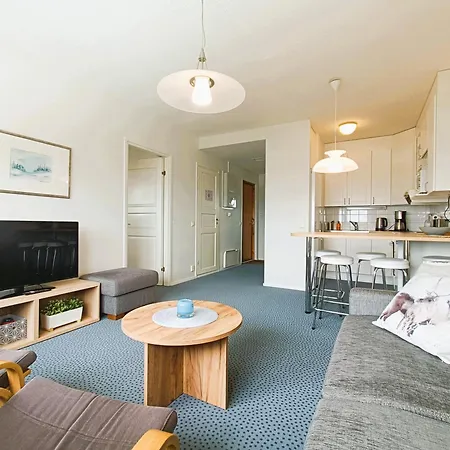 Naekoealahuoneisto 324 Syöte